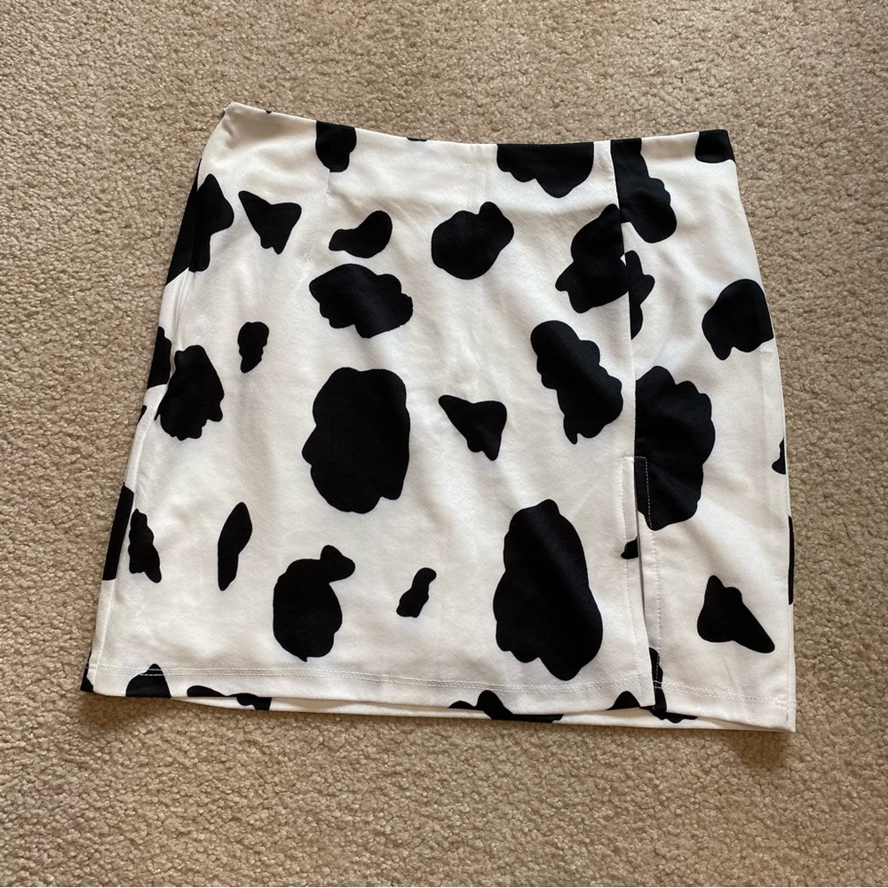 Cow print skirt with small slit
